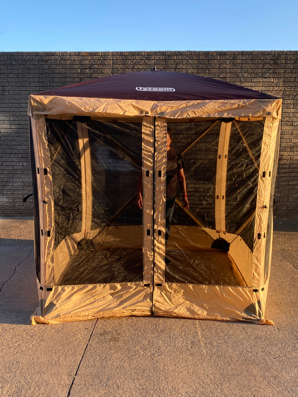 Like New Tecoom 6’ x 6’ 4-Sided Pop Up Canopy/Gazebo Tent With Mesh Windows