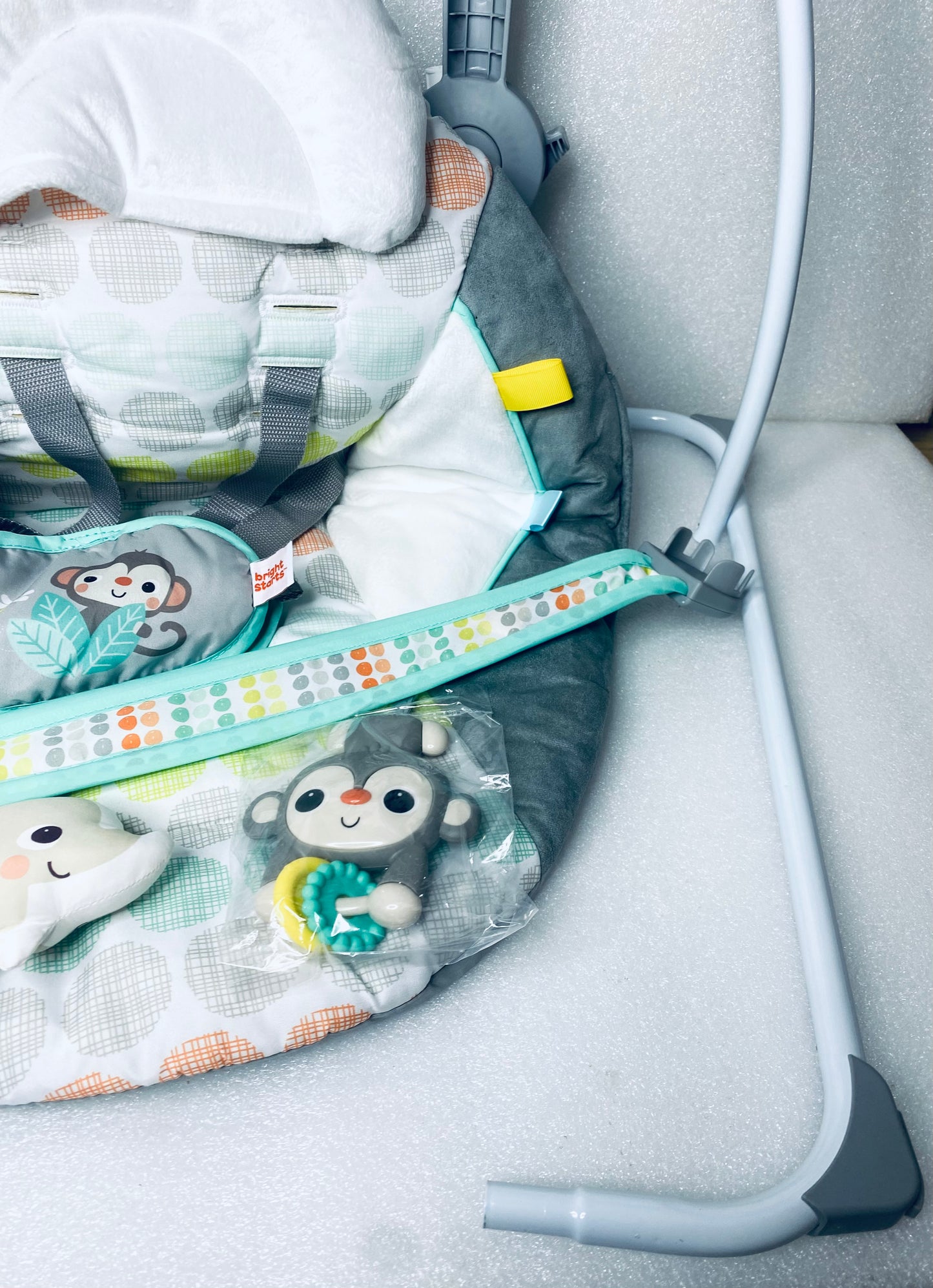 Bright Starts Automatic 6-Speed Portable Baby Swing, Whimsical Wild