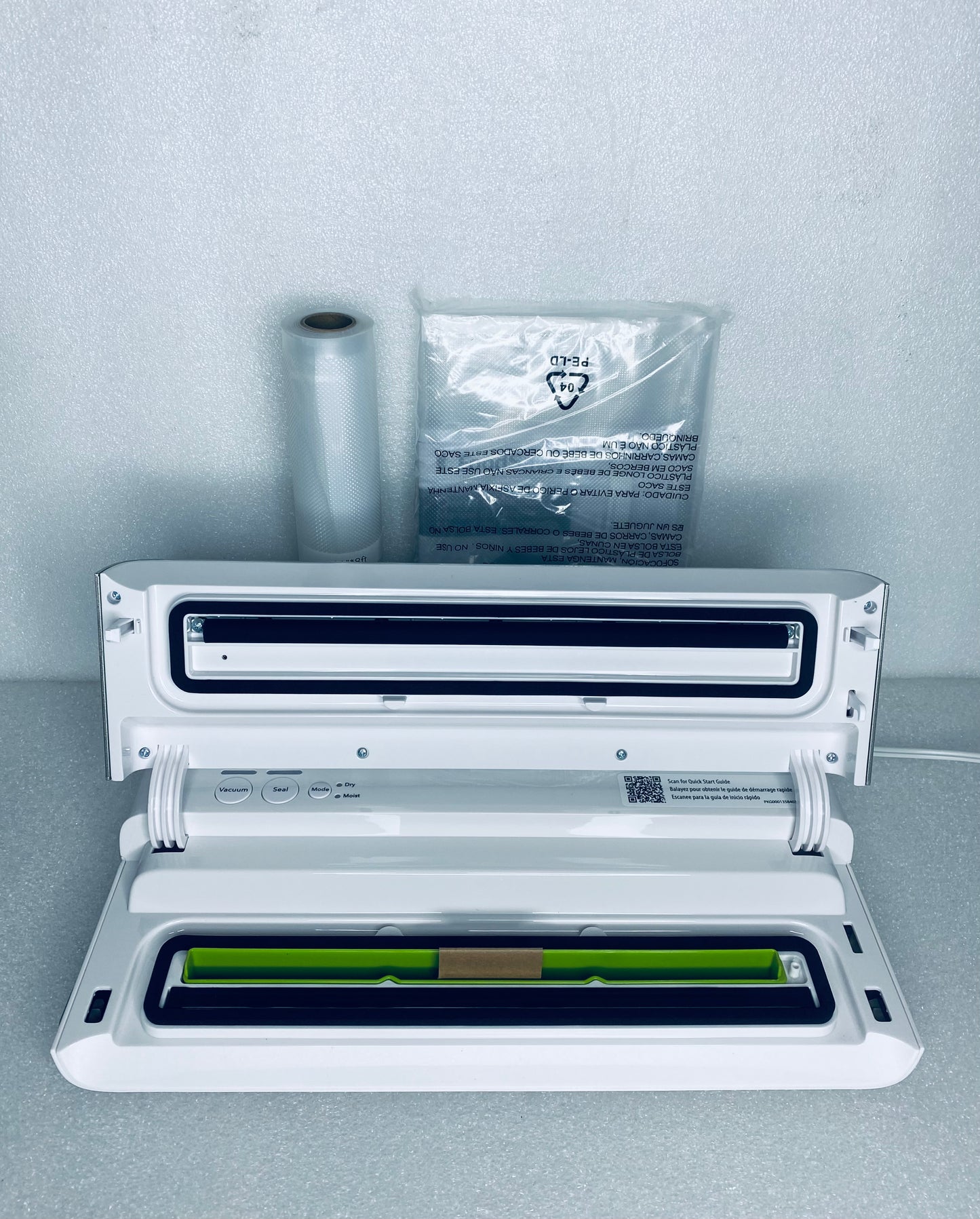 New Other FoodSaver Compact Vacuum Sealer Machine With Airtight Bags & Roll