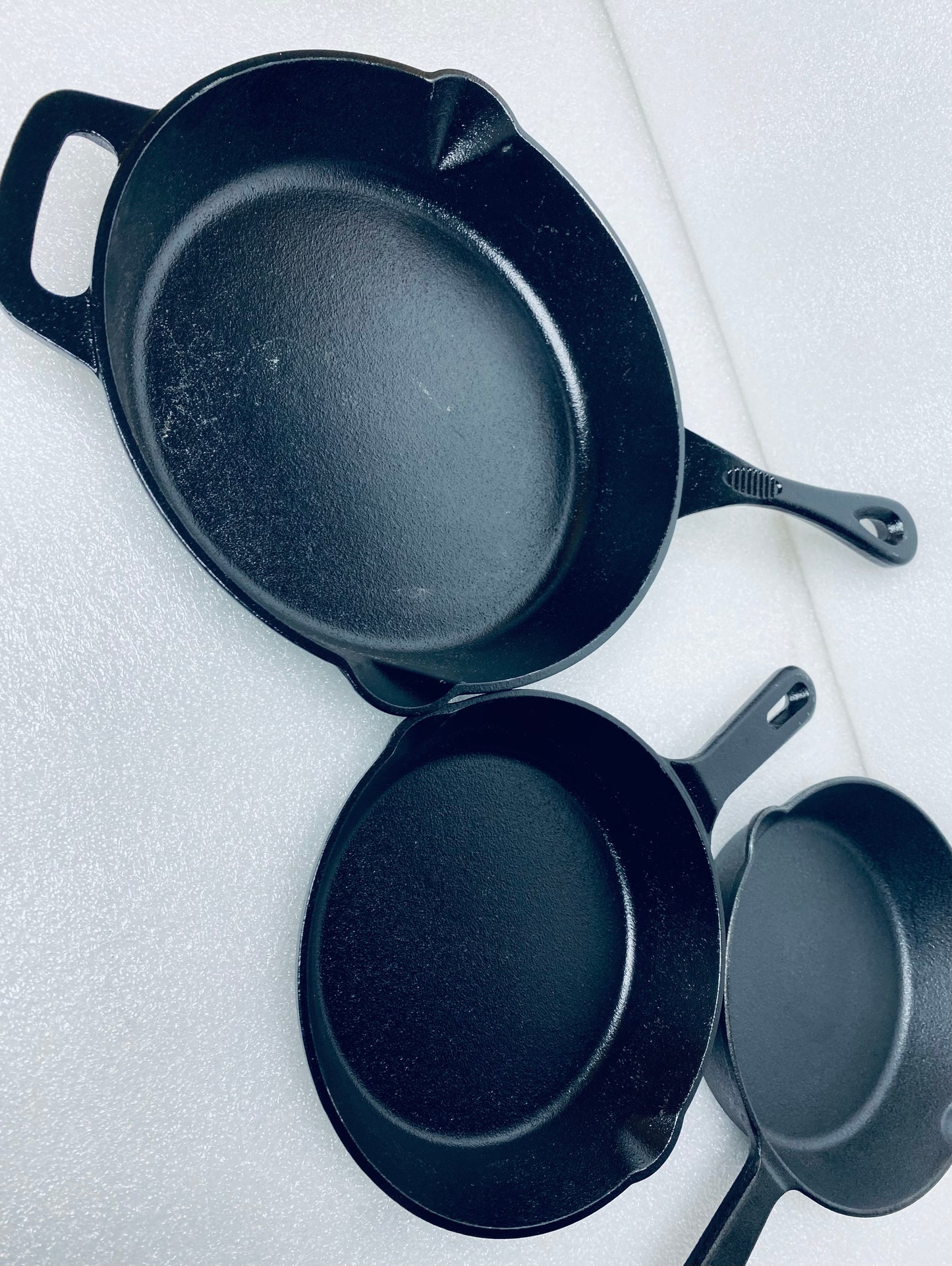 lot Of 3 - Pre-Seasoned Cast Iron Kitchen Pots & Pans (READ)