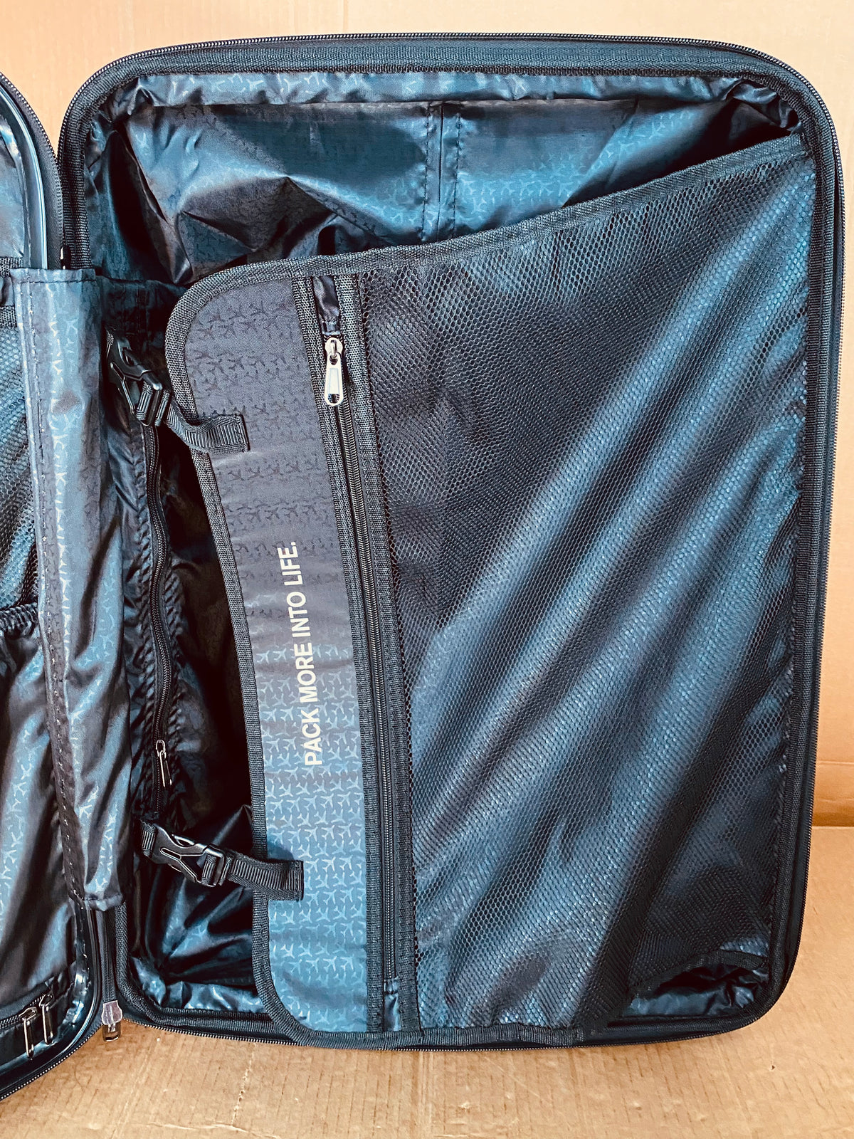 New Other Kenneth Cole REACTION 24” Expandable Luggage 8-Wheel Spinner Suitcase