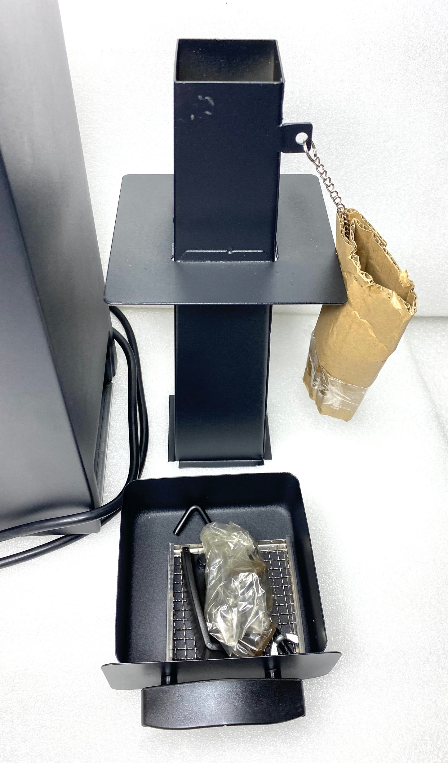 new other Masterbuilt Slow & Cold Smoker Attachment W/Ash Tray, Black - (READ)
