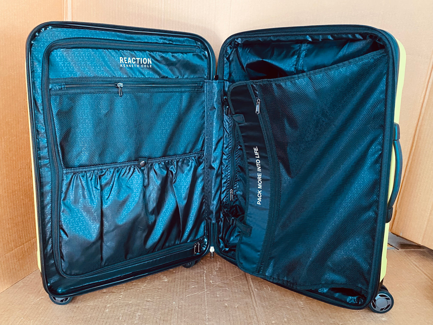 New Other Kenneth Cole REACTION 24” Expandable Luggage 8-Wheel Spinner Suitcase