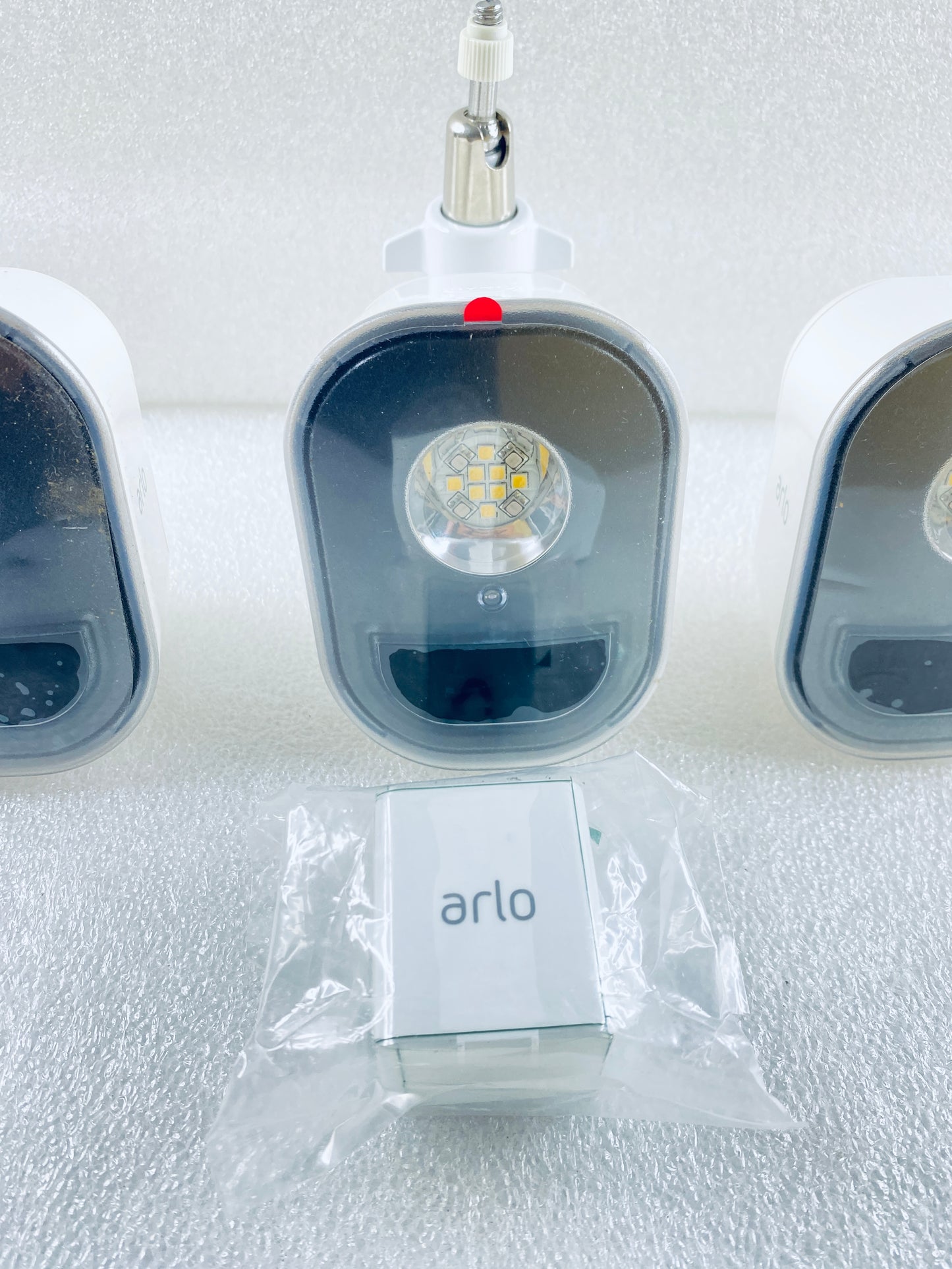 Lot Of 4–NetGear Arlo In/Outdoor Smart Security Lights W/ Mounts & Batteries