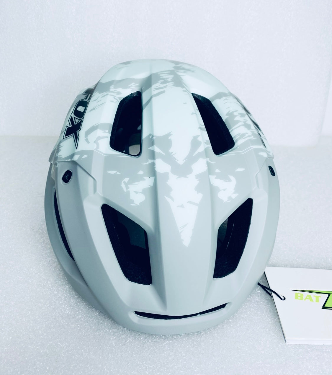 New Bat Fox Size M (55-58cm) Adjustable Lightweight Bicycle Helmet, White/Camo