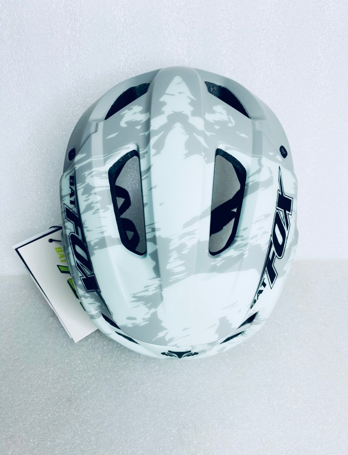 New Bat Fox Size M (55-58cm) Adjustable Lightweight Bicycle Helmet, White/Camo