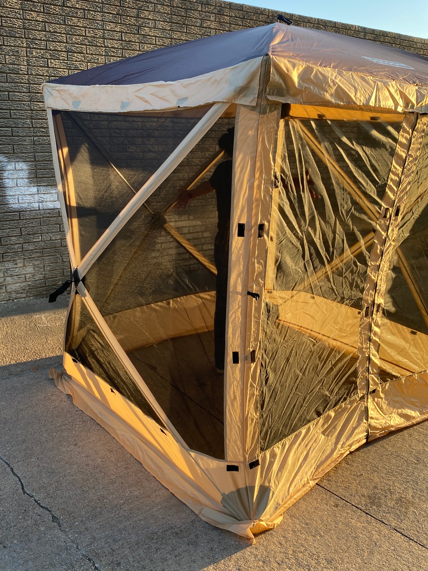 Like New Tecoom 6’ x 6’ 4-Sided Pop Up Canopy/Gazebo Tent With Mesh Windows