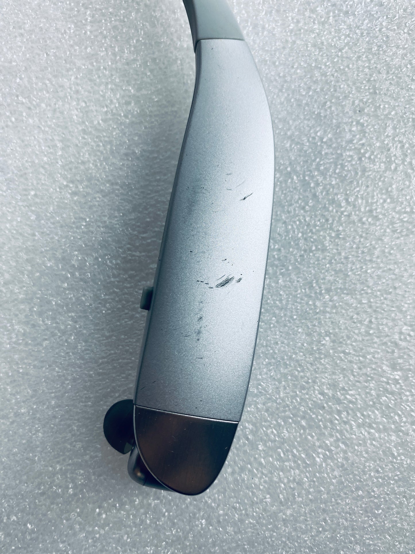 insignia Silver Bluetooth Noise-Canceling Wireless In-Ear Headset NS-CAHBTEBNC-S