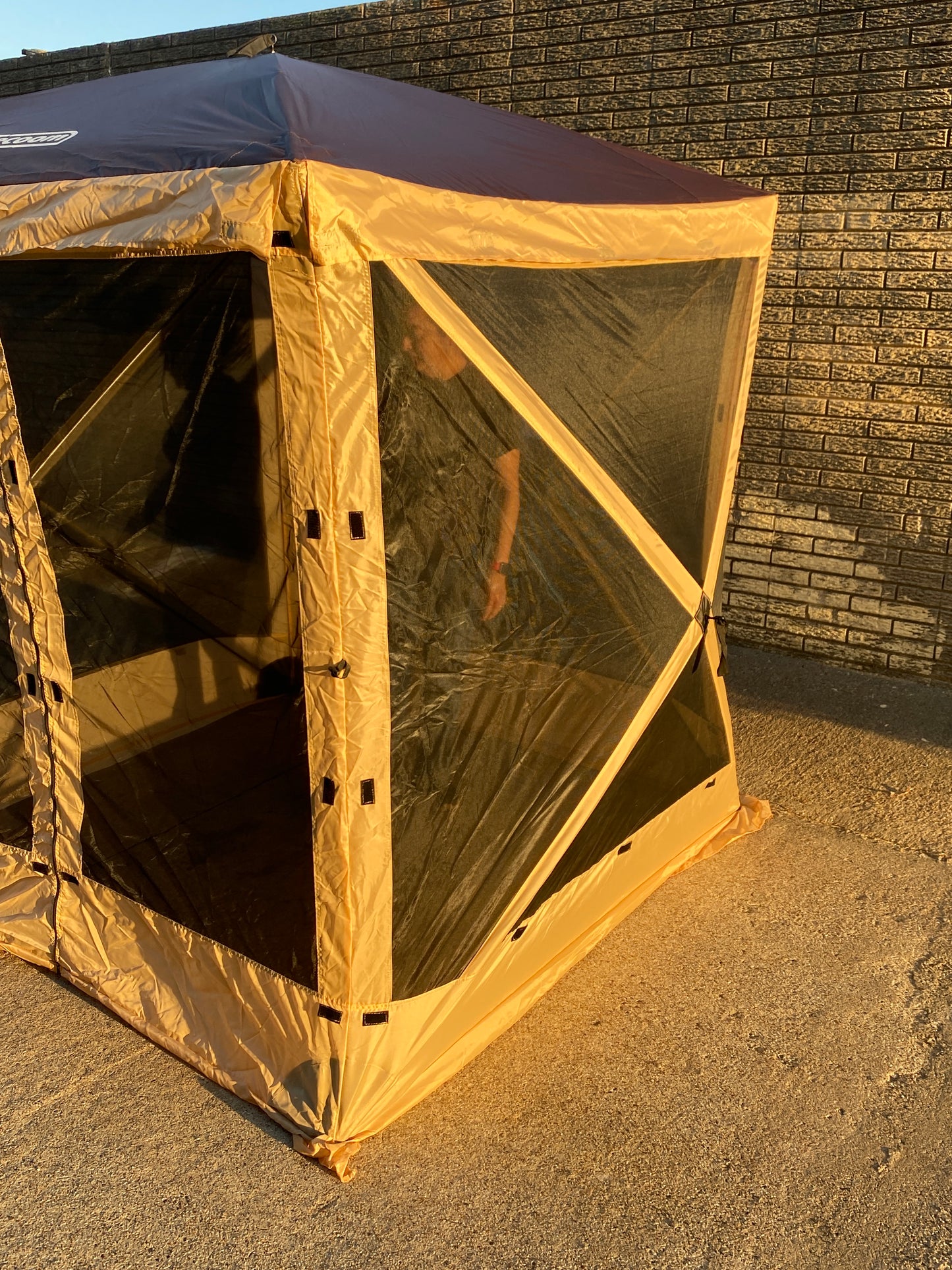 Like New Tecoom 6’ x 6’ 4-Sided Pop Up Canopy/Gazebo Tent With Mesh Windows