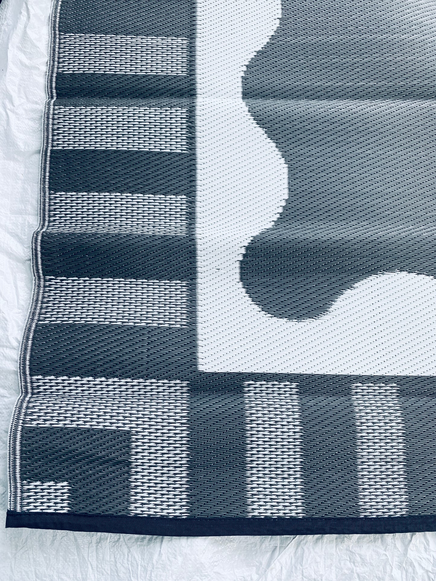 New Open Box Garvee 9’ x 18’ Waterproof Plastic Straw Reversible Outdoor Rug