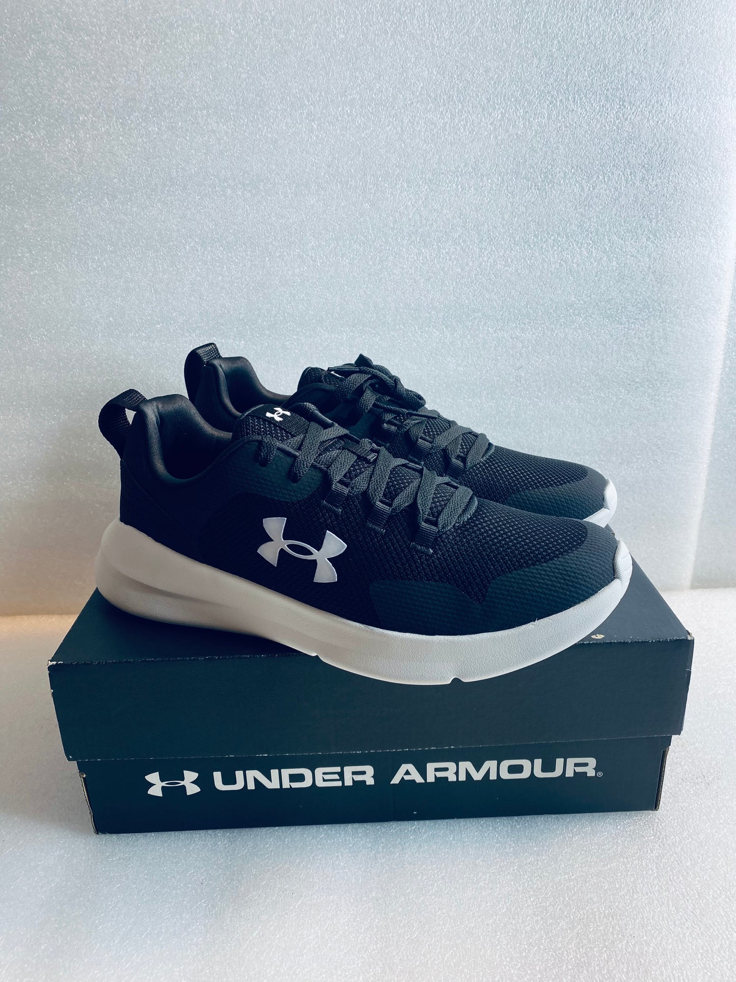 New Open Box Under Armour Essential Men's Running Shoe Size 9, Black & White