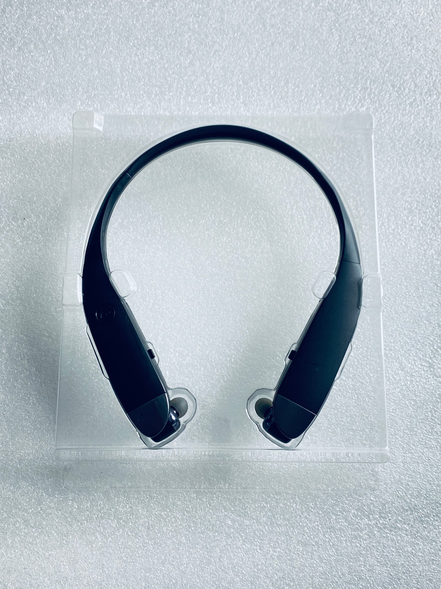 Insignia Wireless Bluetooth In-Ear Black Headset With Microphone, NS-CAHBTEBNC-B