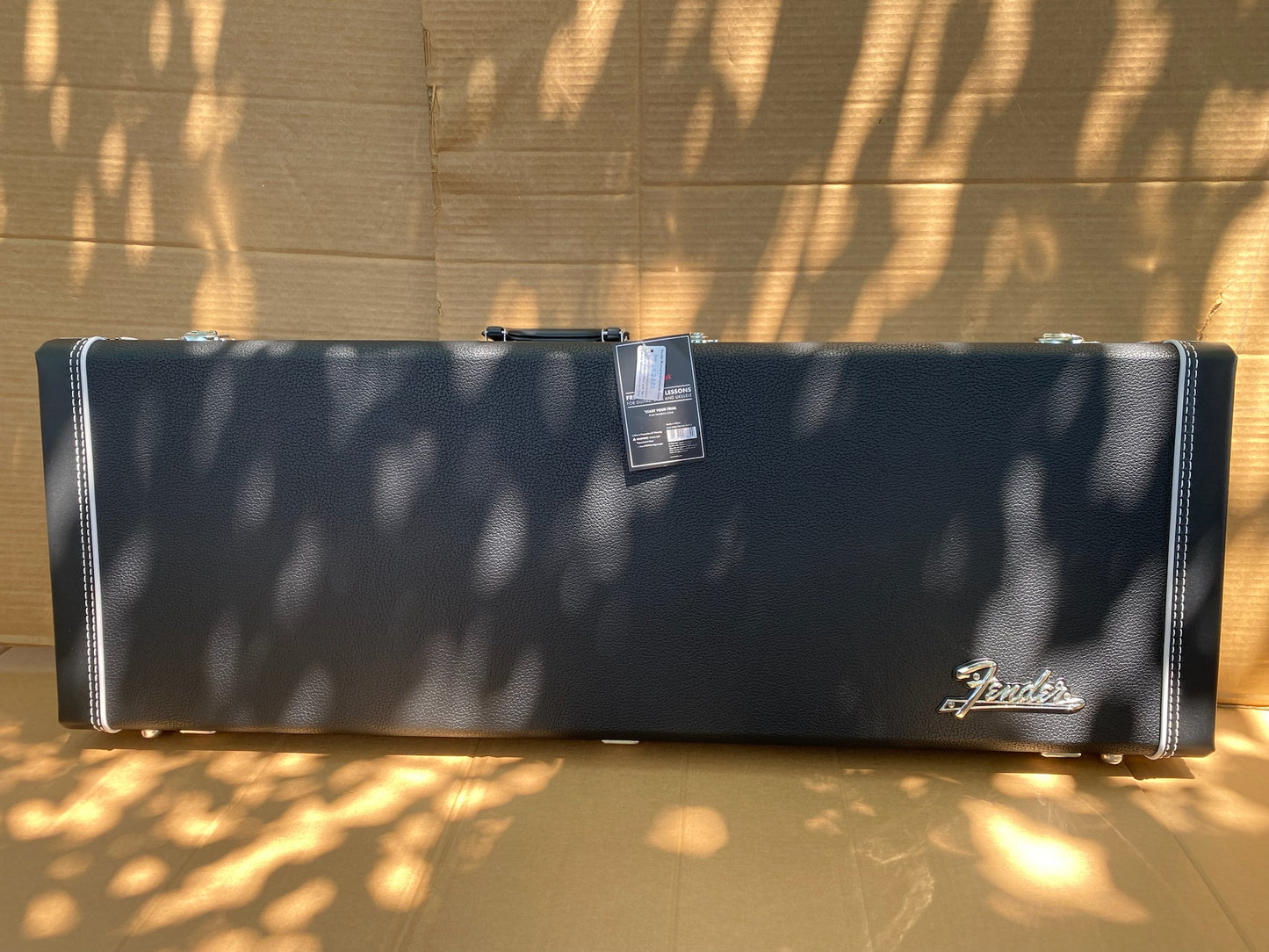 New Fender Classic Series Wood Case, Stratocaster/Telecaster, Black