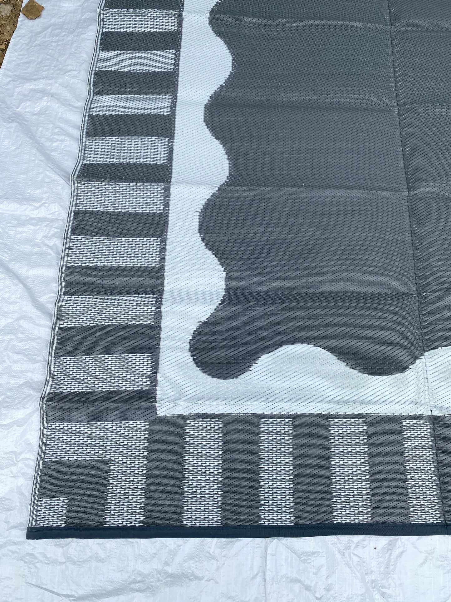 New Open Box Garvee 9’ x 18’ Waterproof Plastic Straw Reversible Outdoor Rug