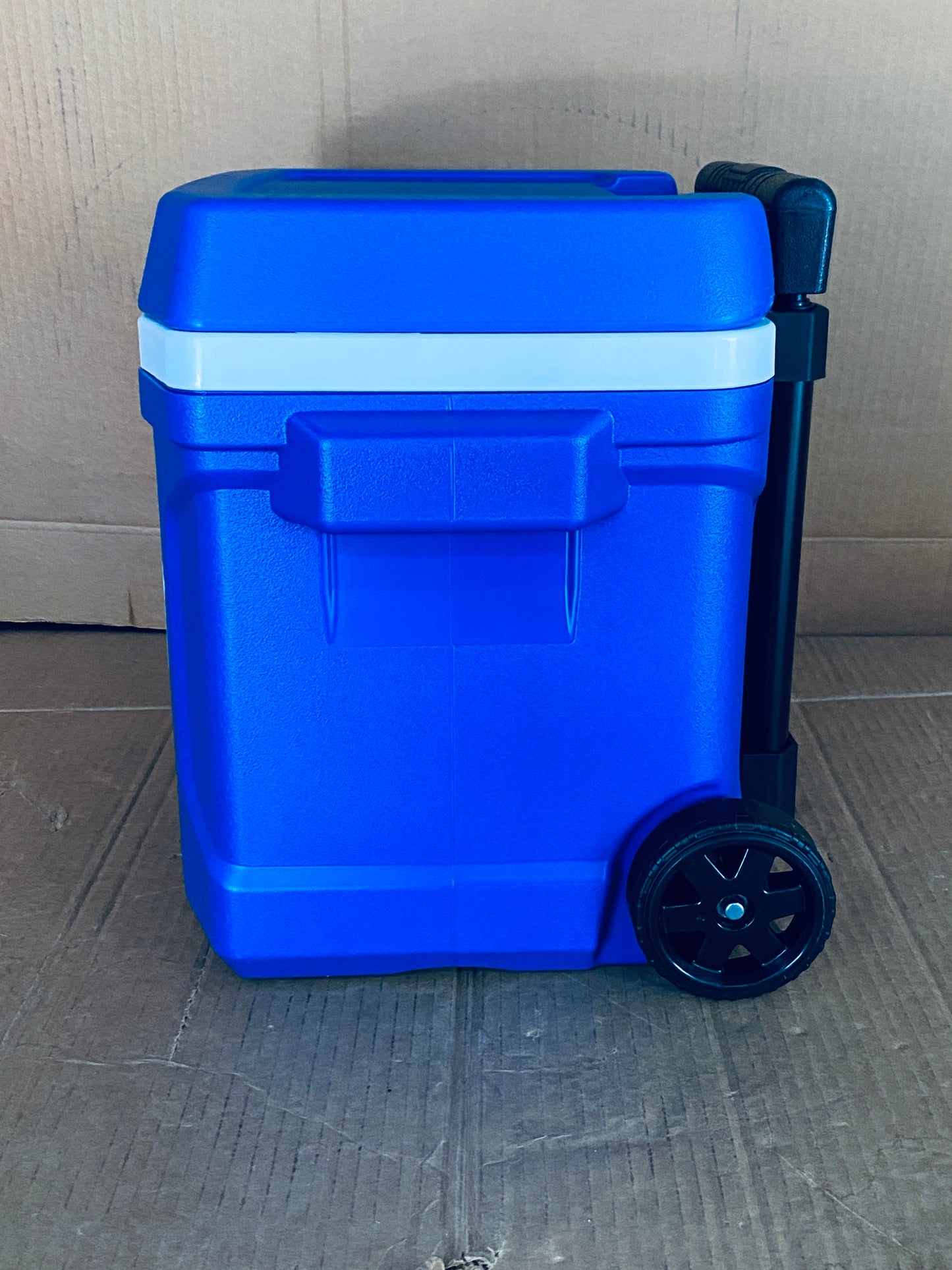 New Other Igloo Profile II 16qt Roller Hard Cooler, Majestic Blue