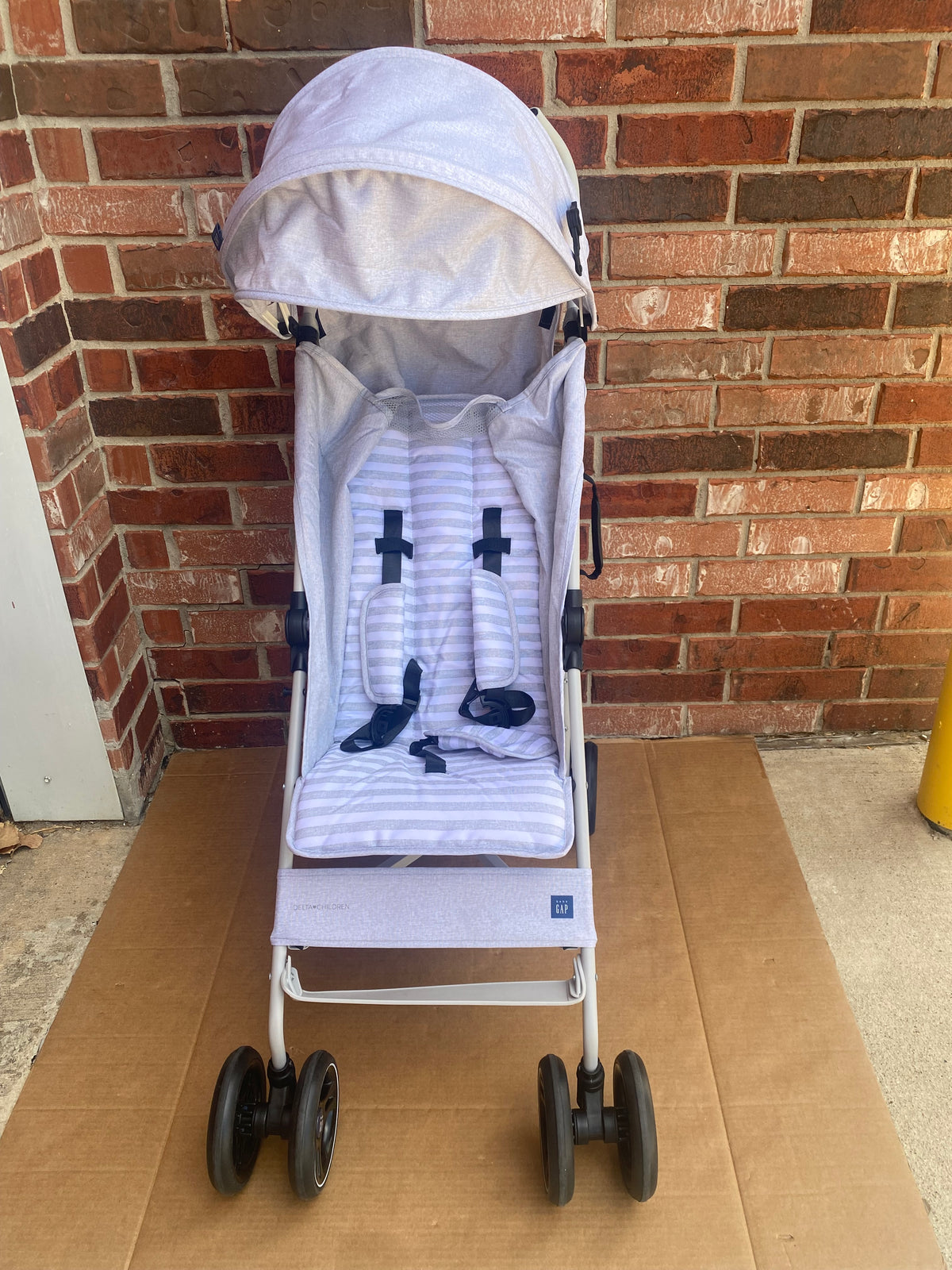 Like New Baby Gap Lightweight Classic Stroller With Recline & Fold, Gray Stripes