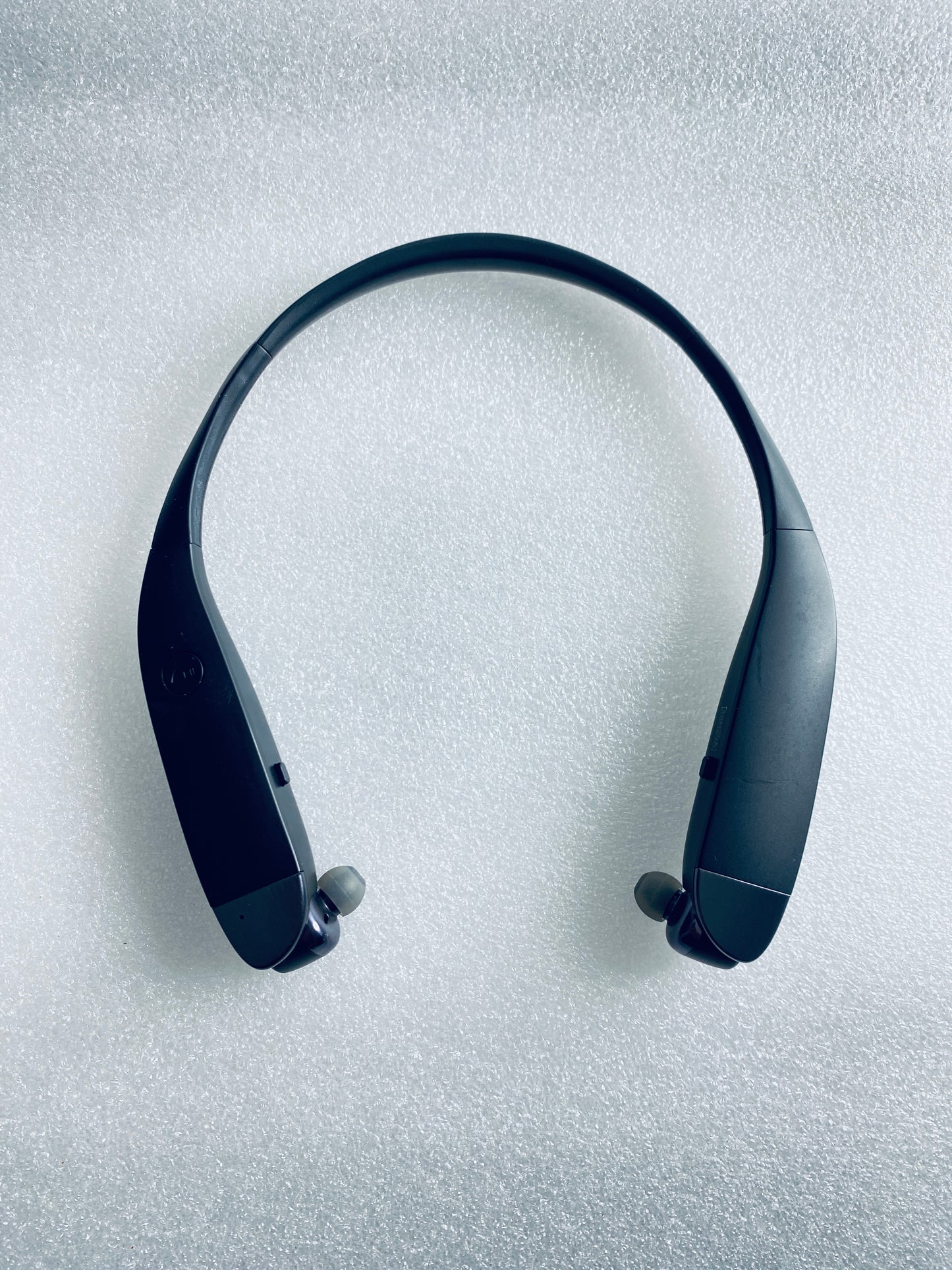 Insignia Wireless Bluetooth In-Ear Black Headset With Microphone, NS-CAHBTEBNC-B