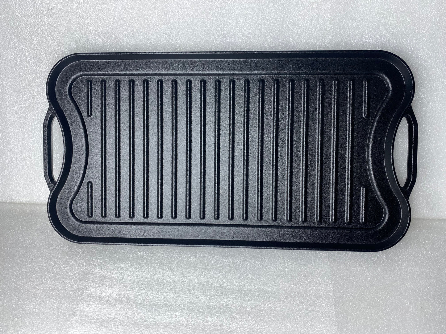 new Other Amazon Basics Pre-Seasoned Cast Iron Reversible Grill, Black - (READ)
