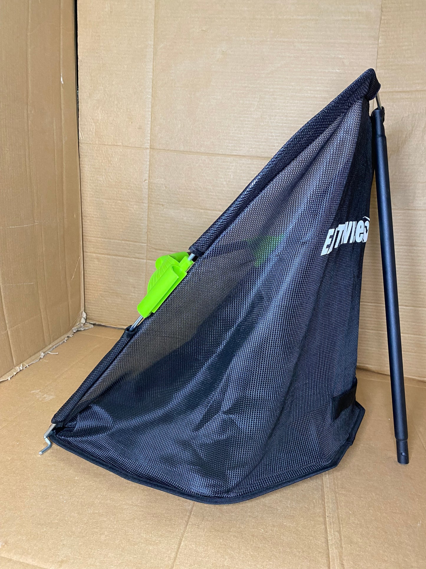 Earthwise LSW70021 21-Inch Width Leaf & Grass Push Lawn Sweeper, Black