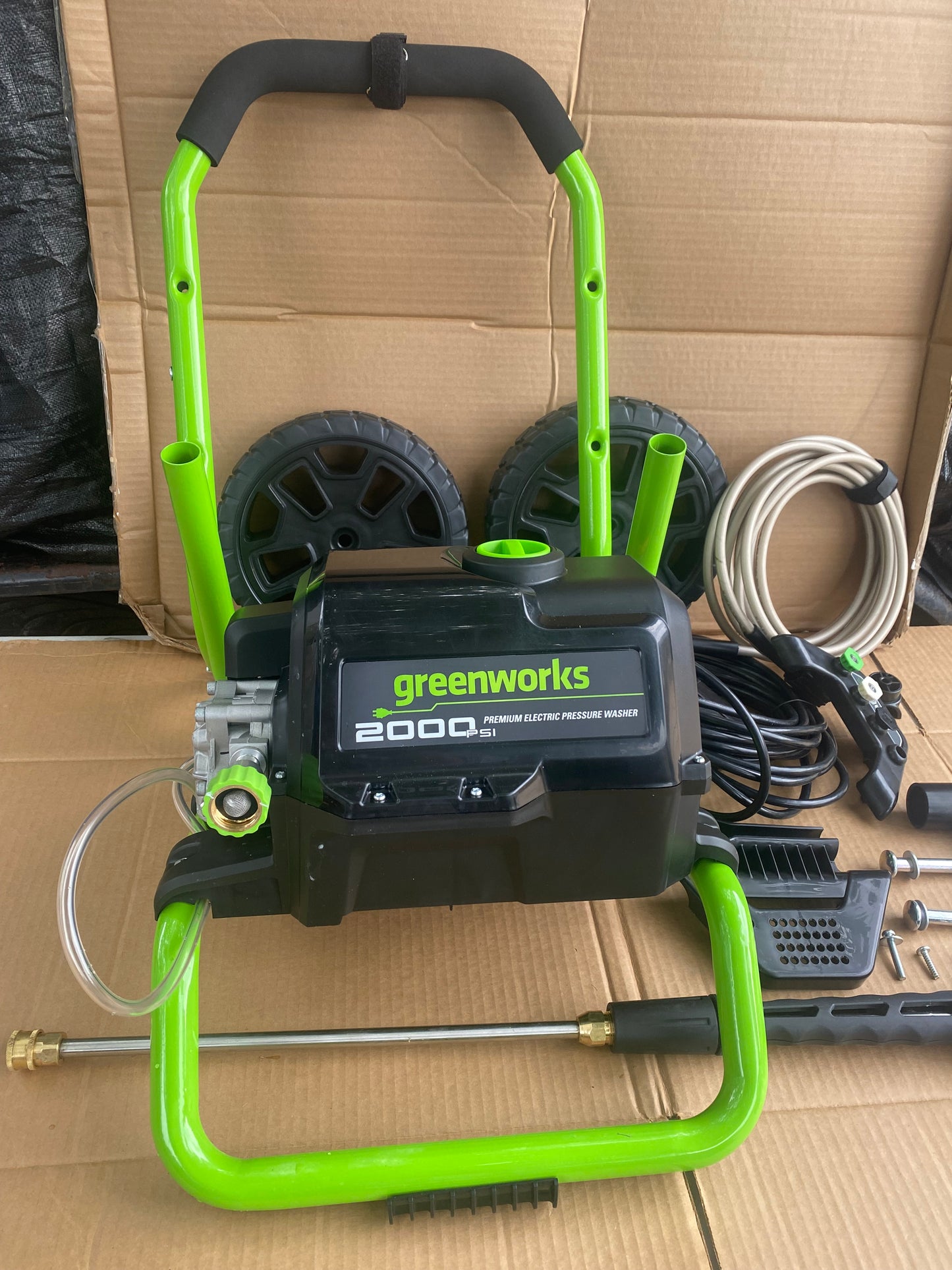 Greenworks 2000 PSI 1.1 GPM Max Electric Power Washer W/ 25°, 40° & Soap Nozzle