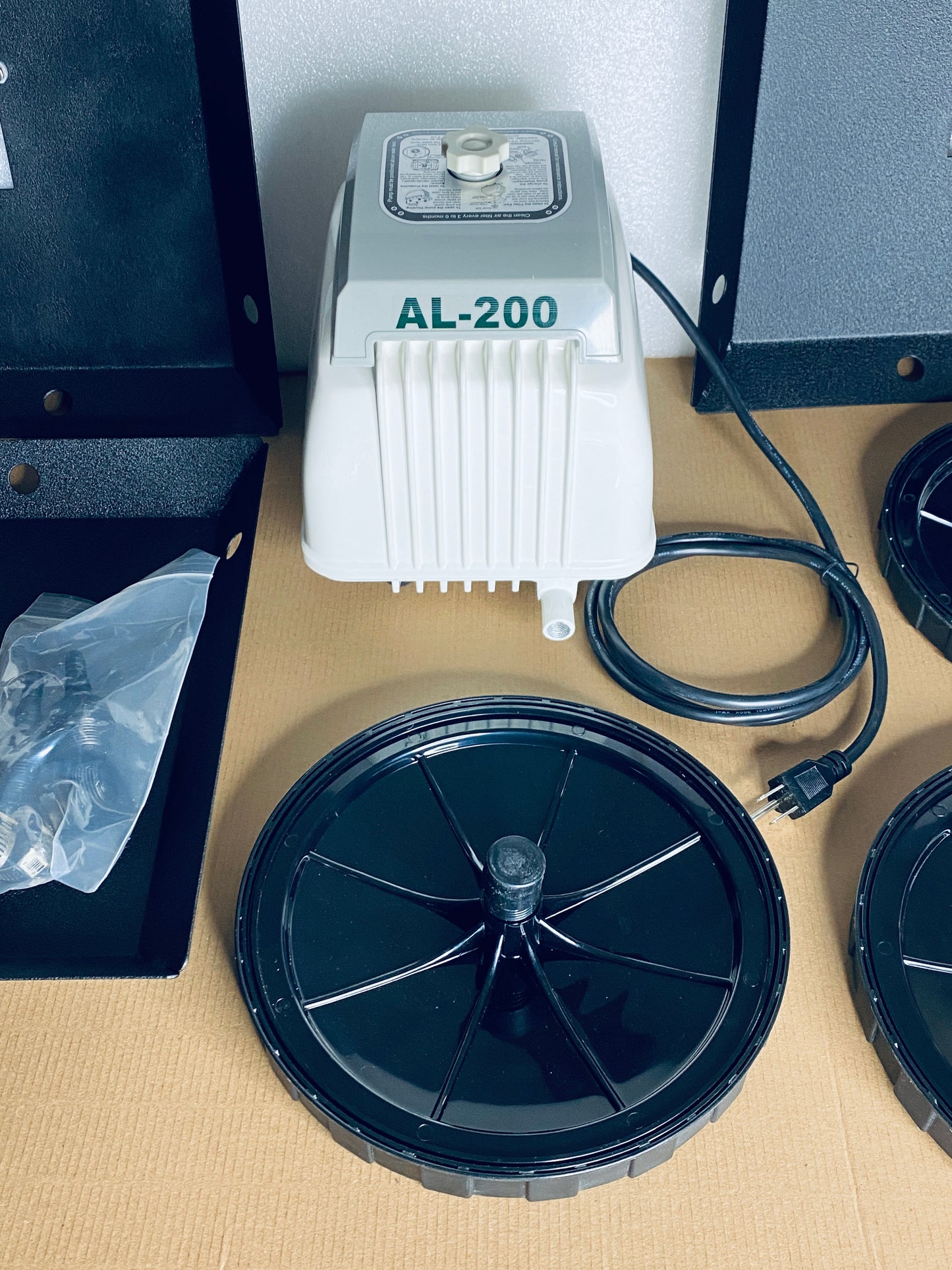 Lot Of New Other-Alita Linear Air Pump 115VAC 200LPM & (3) 10" Diffusers & Bases