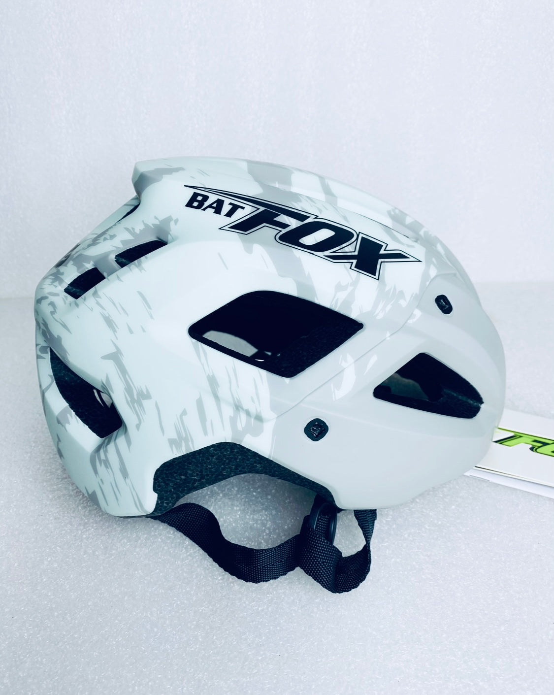 New Bat Fox Size M (55-58cm) Adjustable Lightweight Bicycle Helmet, White/Camo