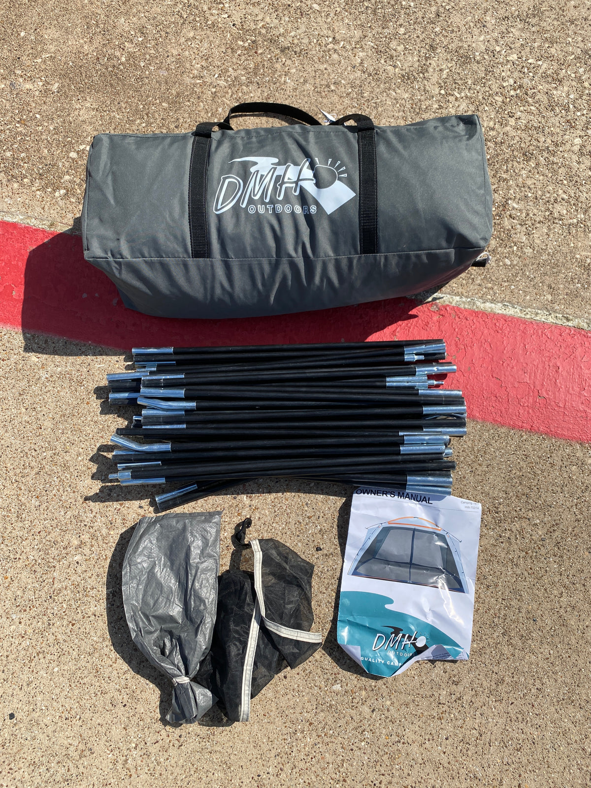 Like New DMH Outdoors 12’x12’ Screen House Tent With Mesh Walls & 2 Zipper Doors