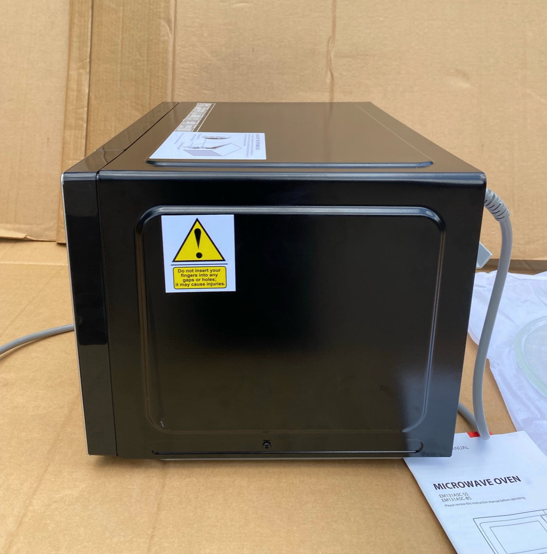 TOSHIBA Countertop Microwave Ovens 1.2 Cu Ft With 12.4" Removable Turntable