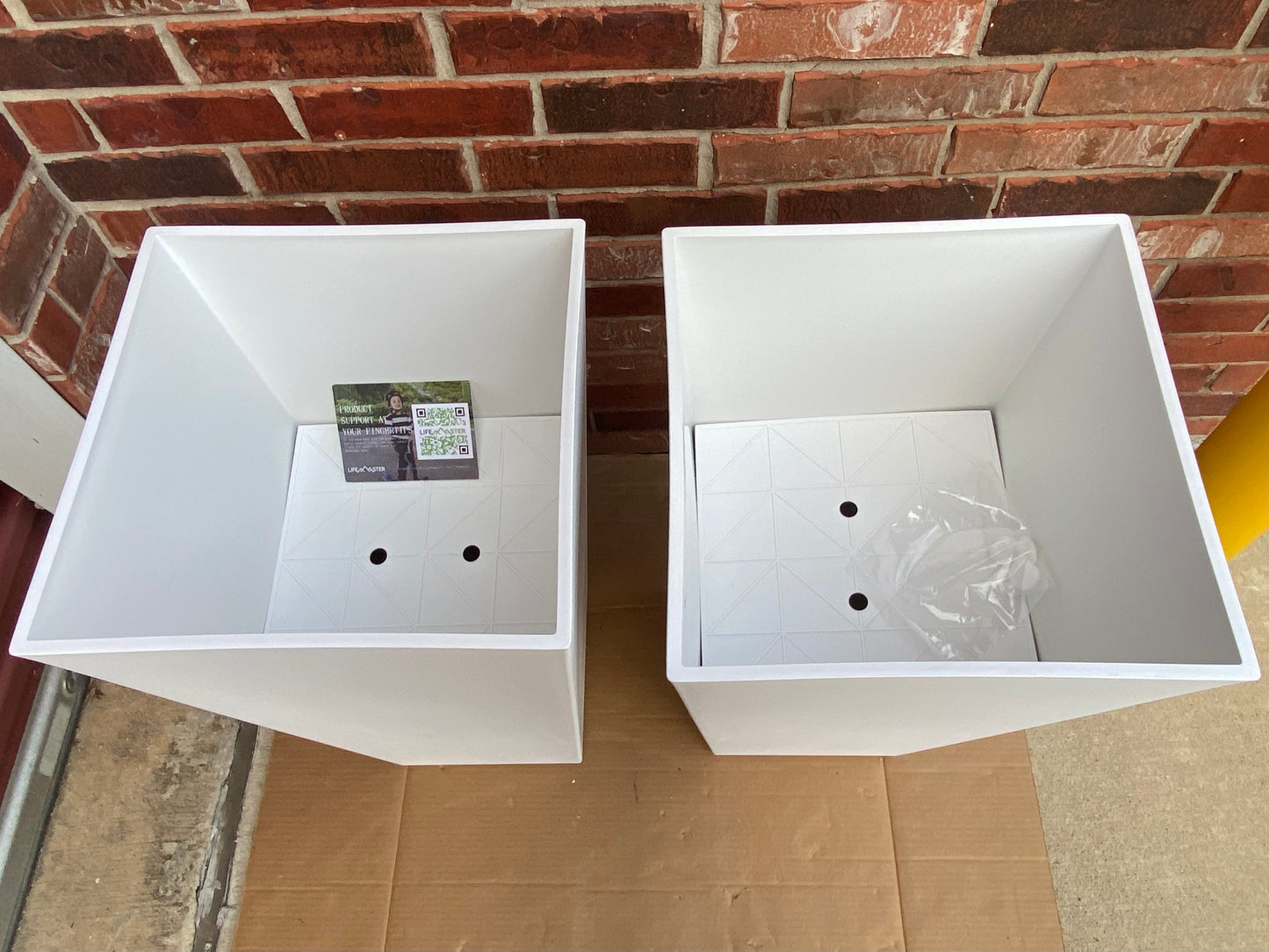 New (Set Of 2) Lifemaster 30” Heavy-Duty Indoor/Outdoor Large Planters, White
