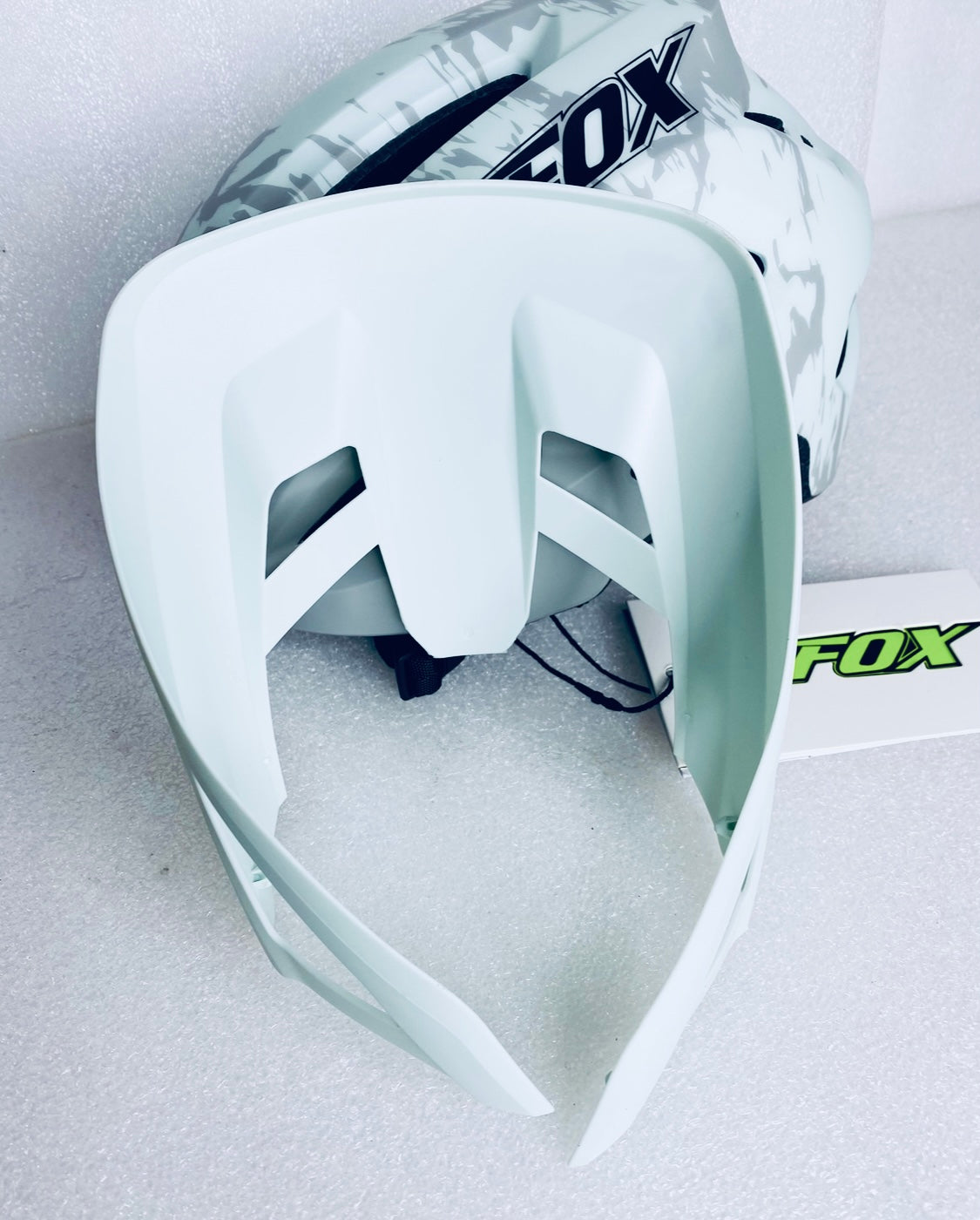 New Bat Fox Size M (55-58cm) Adjustable Lightweight Bicycle Helmet, White/Camo