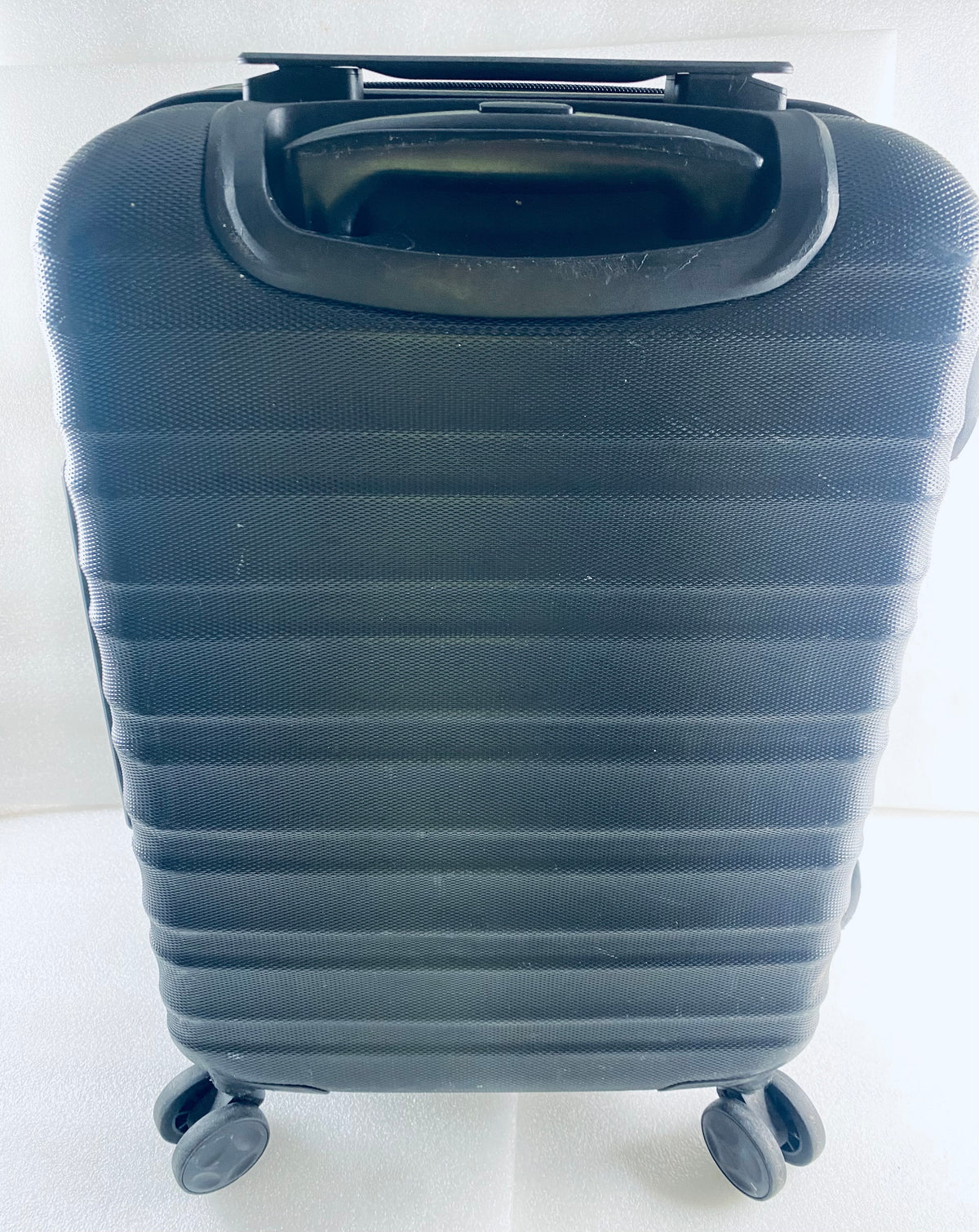 Amazon Basics 21" Hardside Carry-On Luggage with Spinner Wheels, Black