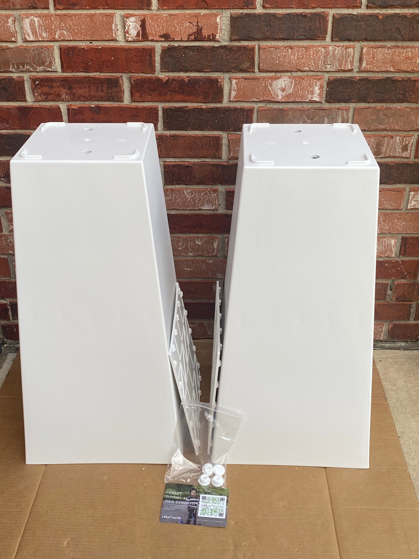 New (Set Of 2) Lifemaster 30” Heavy-Duty Indoor/Outdoor Large Planters, White