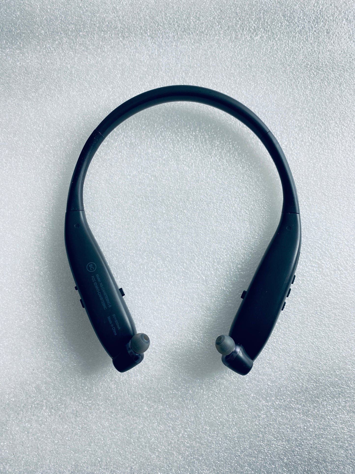 Insignia Wireless Bluetooth In-Ear Black Headset With Microphone, NS-CAHBTEBNC-B