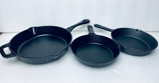 lot Of 3 - Pre-Seasoned Cast Iron Kitchen Pots & Pans (READ)