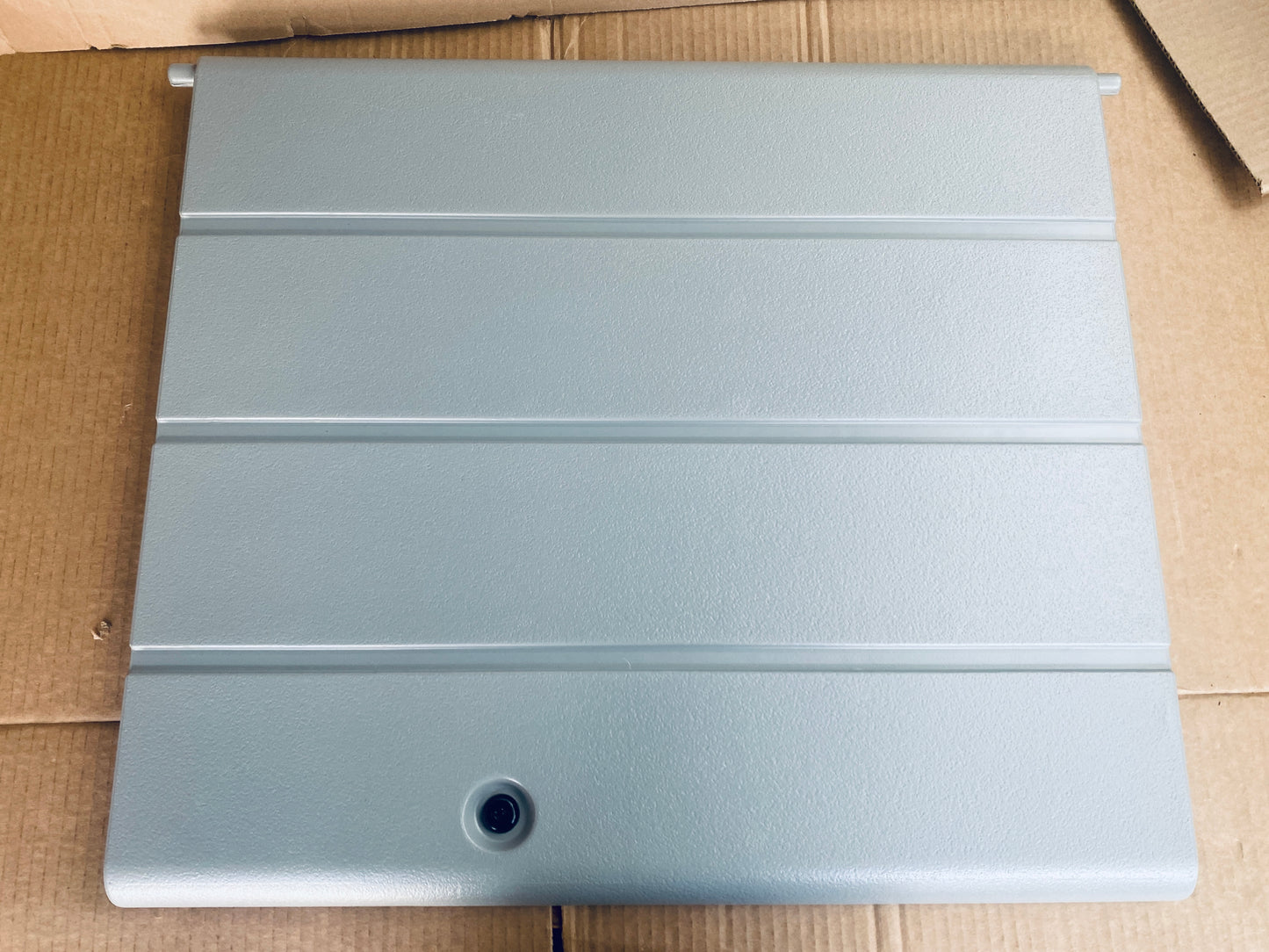 New Other Suncast 33.5-Gallon Capacity Package Delivery Box With Lock, Grey