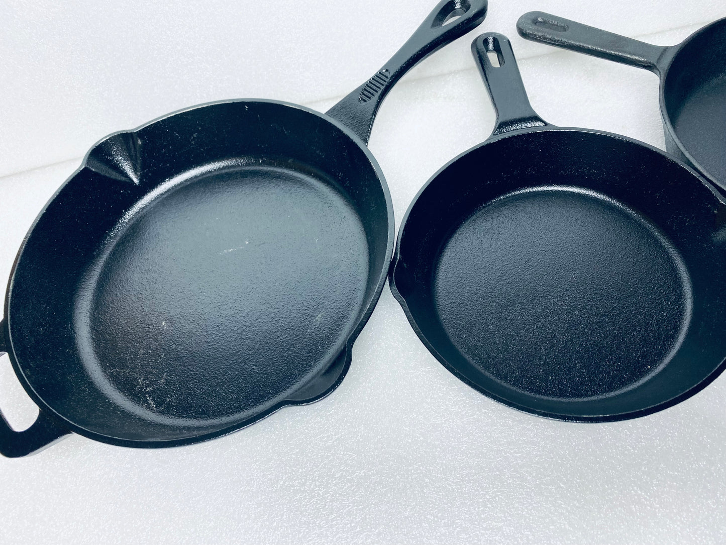 lot Of 3 - Pre-Seasoned Cast Iron Kitchen Pots & Pans (READ)