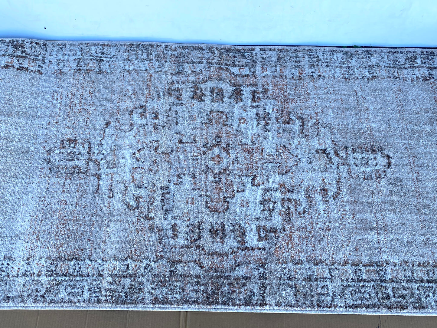 New Open Box Chris Loves Julia Spice/Natural 2'7"x7'6" Vintage Style Runner Rug