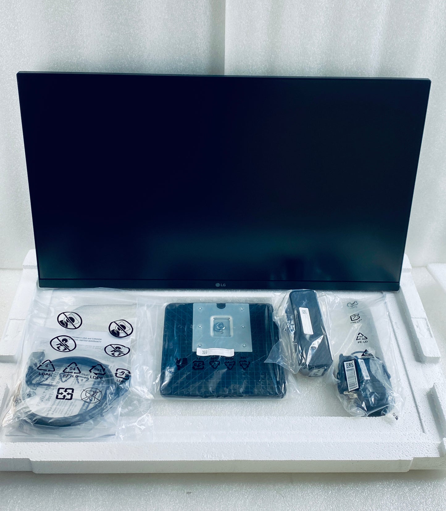 New Open Box LG 27" IPS 100Hz FHD LCD Monitor W/ AMD FreeSync Technology, Black