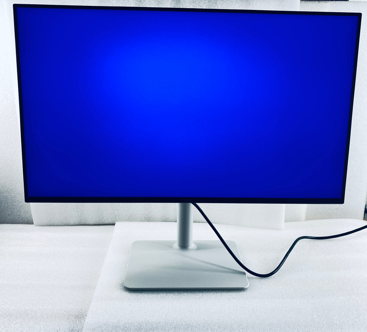New Open Box Dell 27” FHD Monitor With Integrated Speaker & Height/Tilt/Swivel