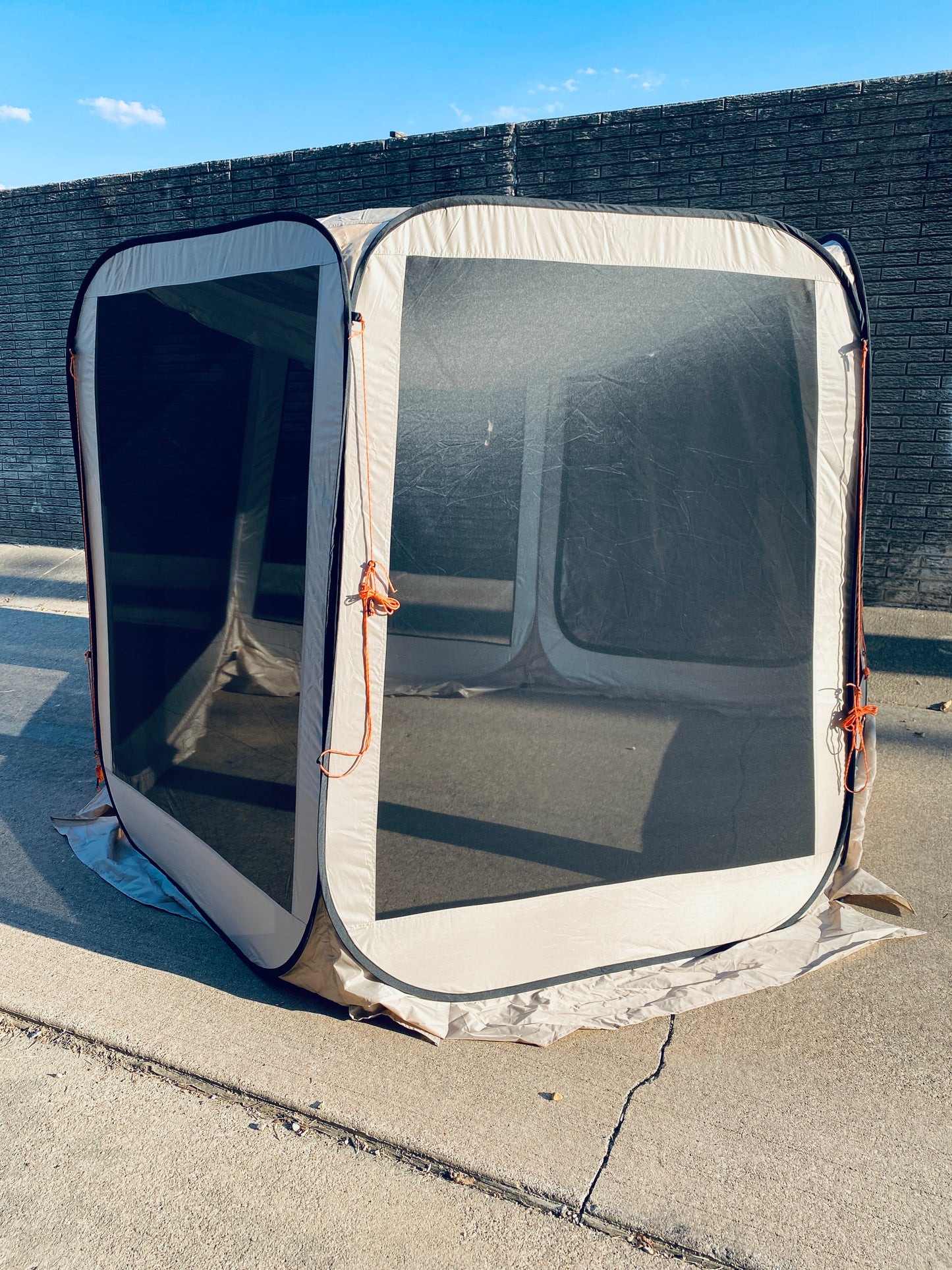 Like New VEVOR 10’ x 9.2’ Pop Up Screen House Tent With Awning For 4–8 People