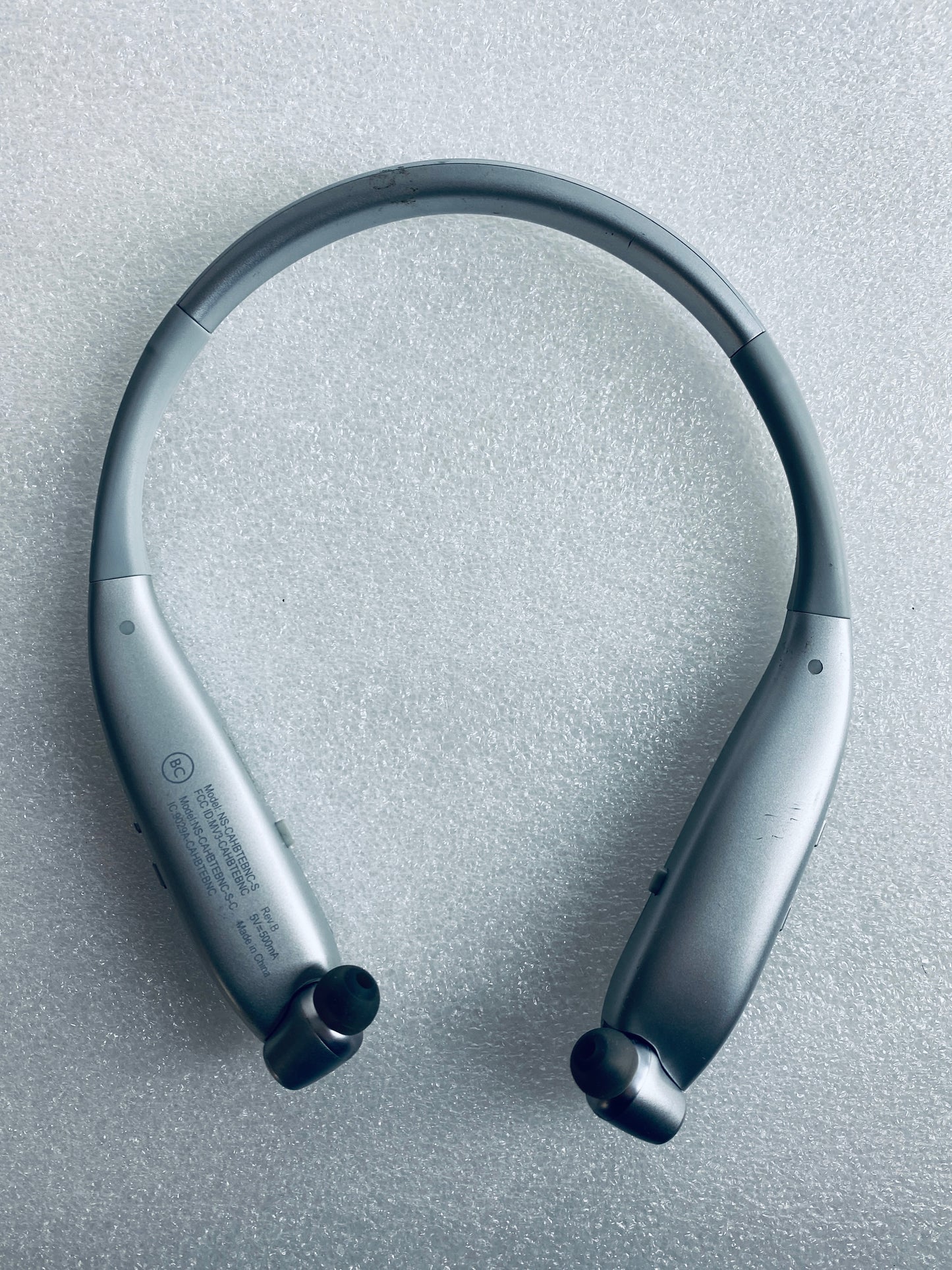 insignia Silver Bluetooth Noise-Canceling Wireless In-Ear Headset NS-CAHBTEBNC-S