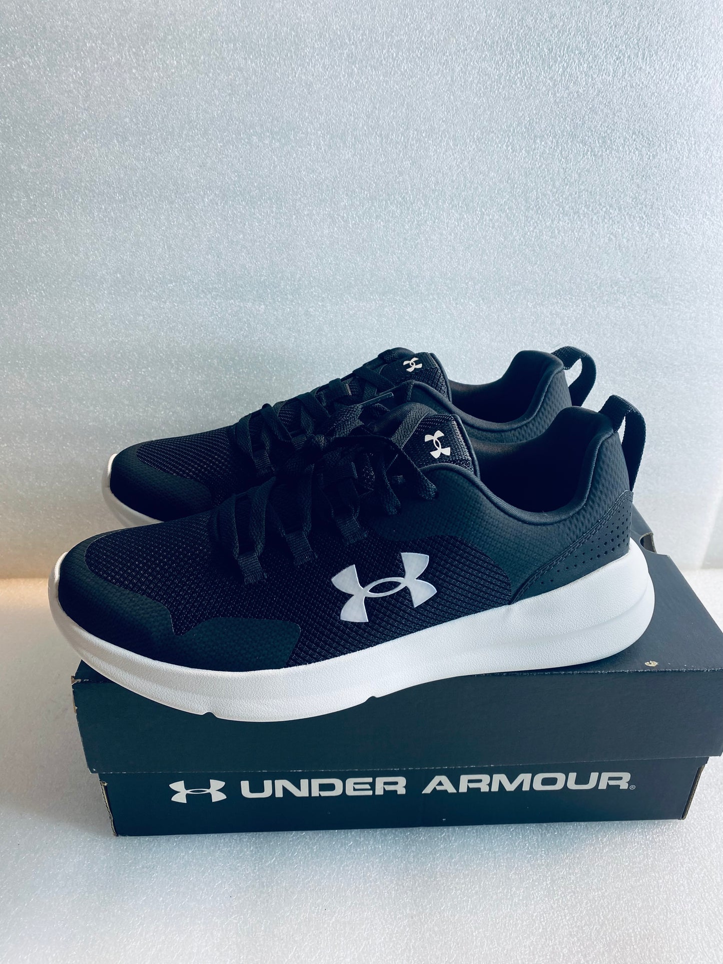 New Open Box Under Armour Essential Men's Running Shoe Size 9, Black & White