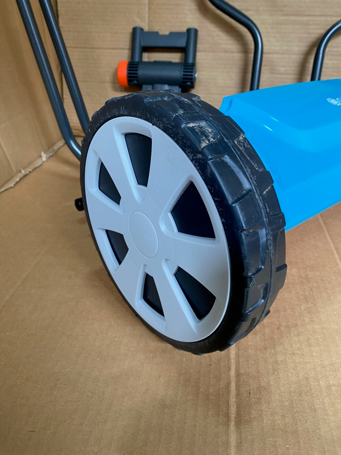 GARDENA 16" Manual Reel Lawn Mower With 5 Blades, Blue/Orange
