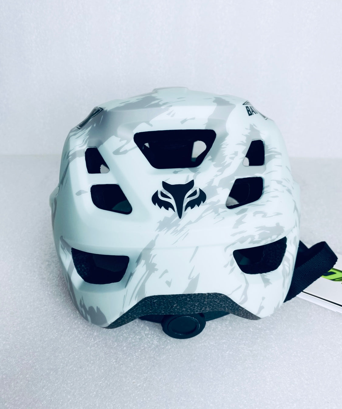 New Bat Fox Size M (55-58cm) Adjustable Lightweight Bicycle Helmet, White/Camo