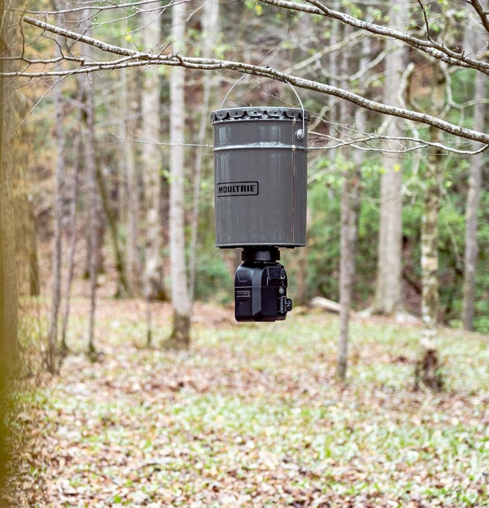 New Other Moultrie 40lb All Direction Hanging Deer & Fish Pond Feeder, Bluetooth