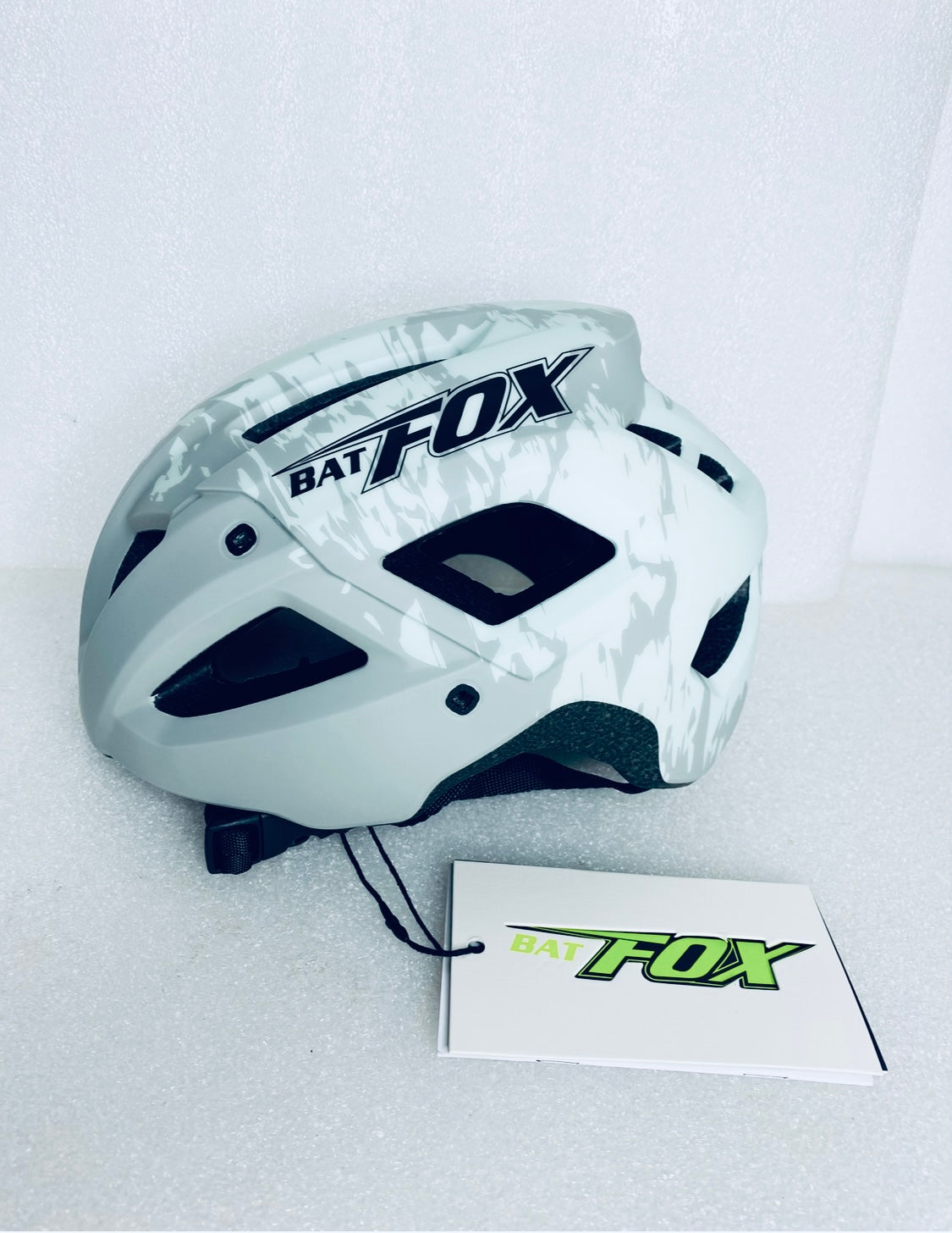 New Bat Fox Size M (55-58cm) Adjustable Lightweight Bicycle Helmet, White/Camo