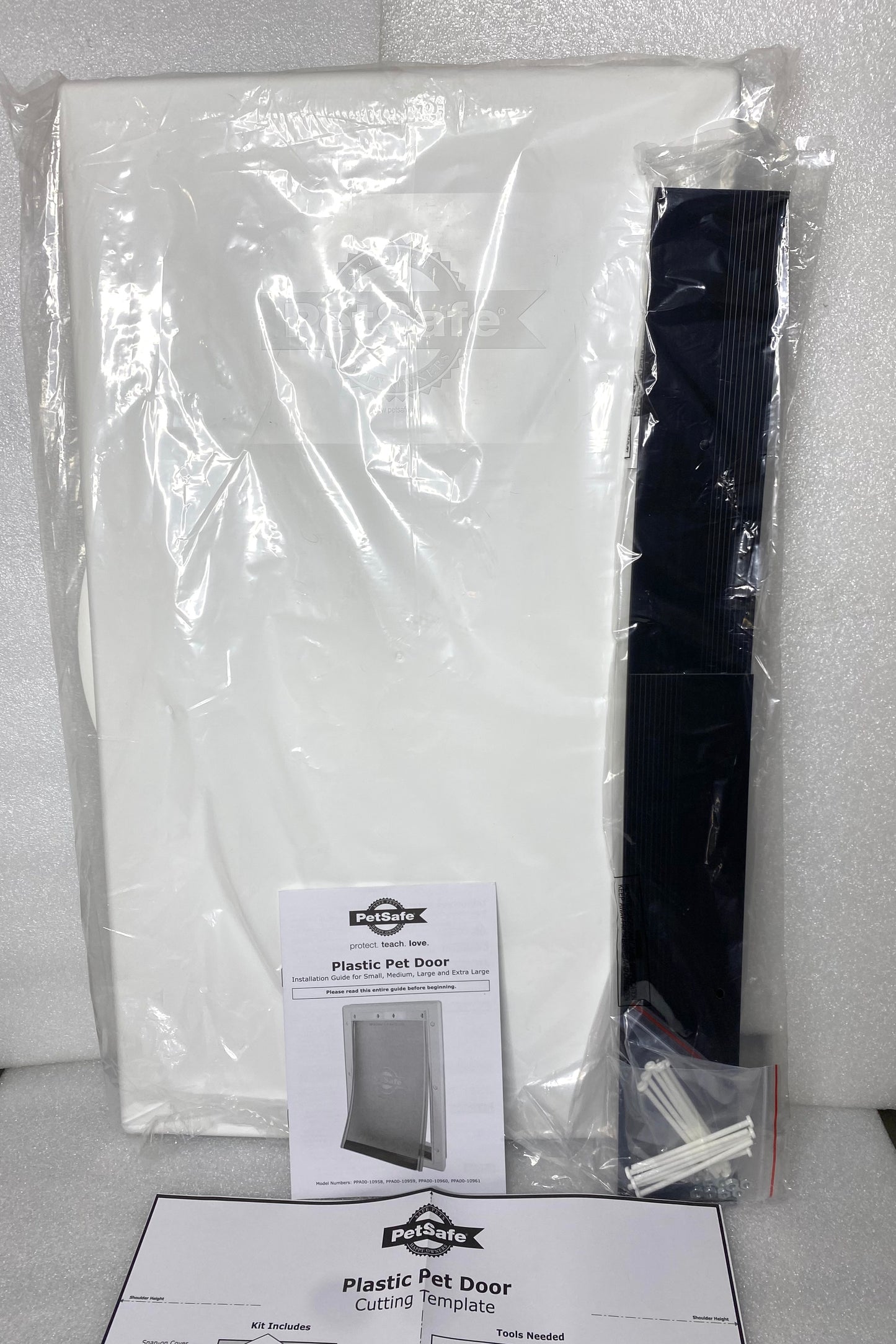 new Other - PetSafe Plastic Pet Door for Extra Large Dogs Weighing Up to 220 lb - (READ)