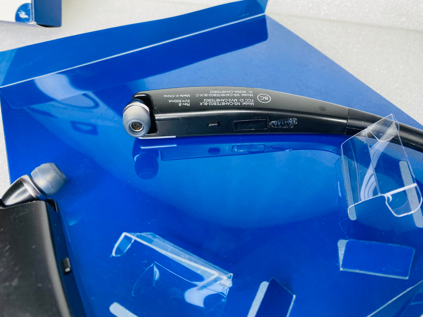 insignia Wireless Bluetooth In-Ear Headset W/Microphone, NS-CAHBTEB02-B – READ