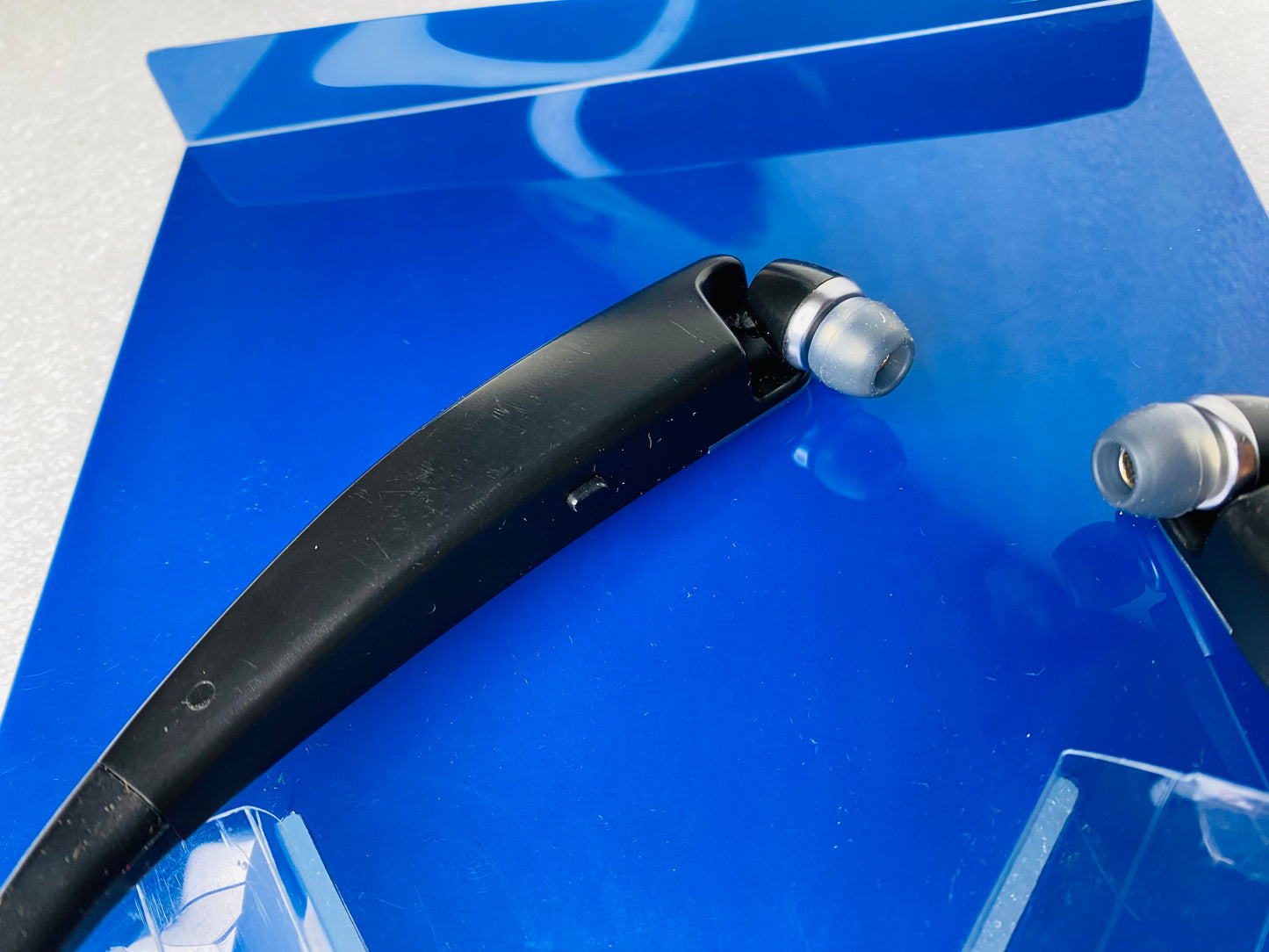 insignia Wireless Bluetooth In-Ear Headset W/Microphone, NS-CAHBTEB02-B – READ