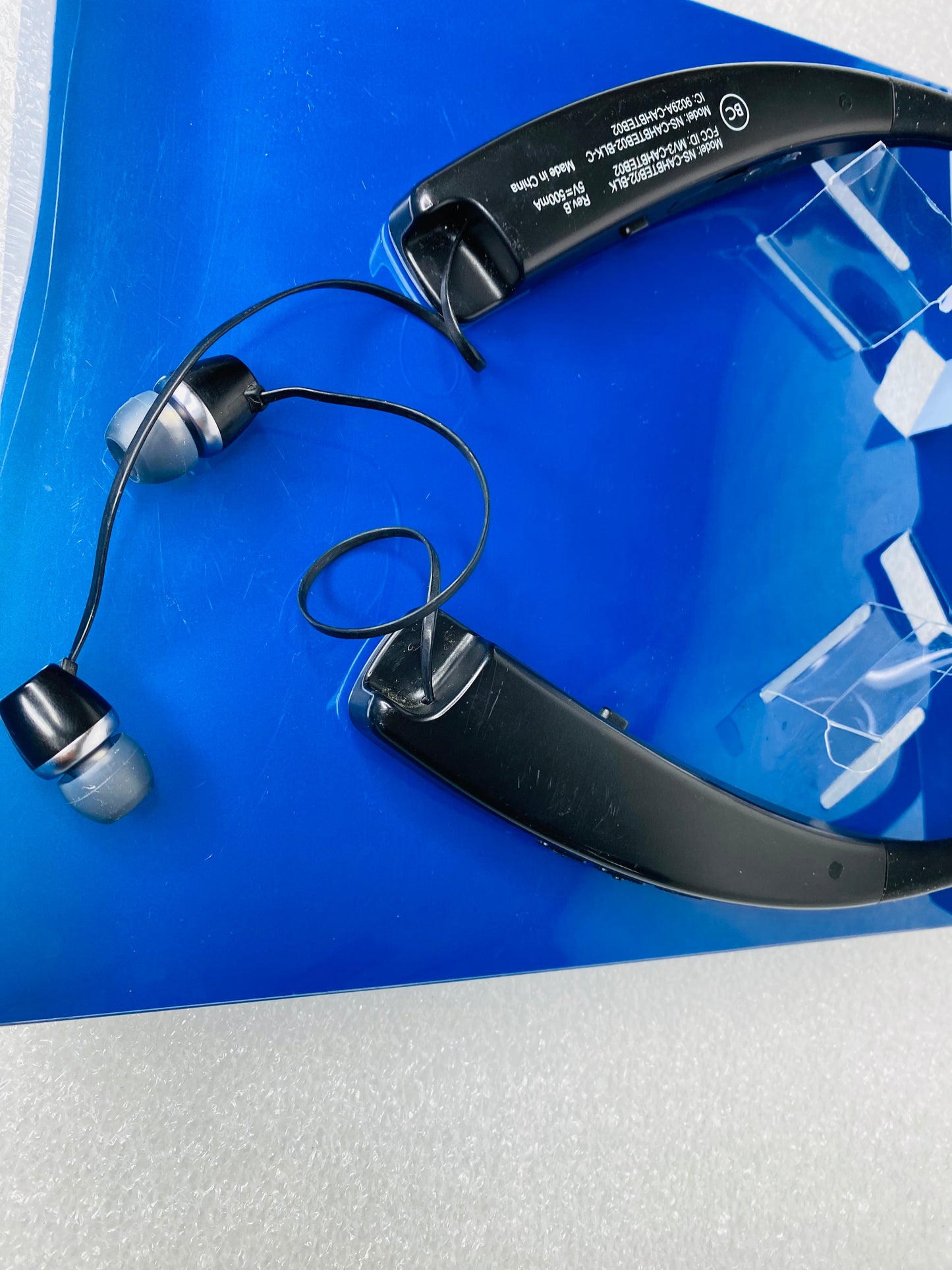 insignia Wireless Bluetooth In-Ear Headset W/Microphone, NS-CAHBTEB02-B – READ